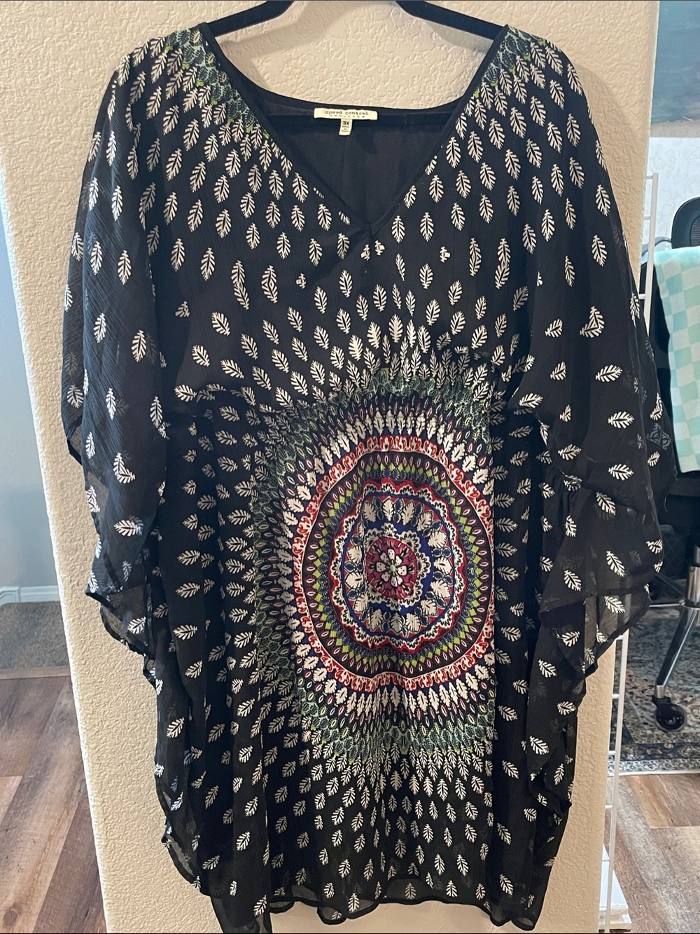 Speed Control Black V-Neck Tunic with Multicolor Medallion 3X Beachwear